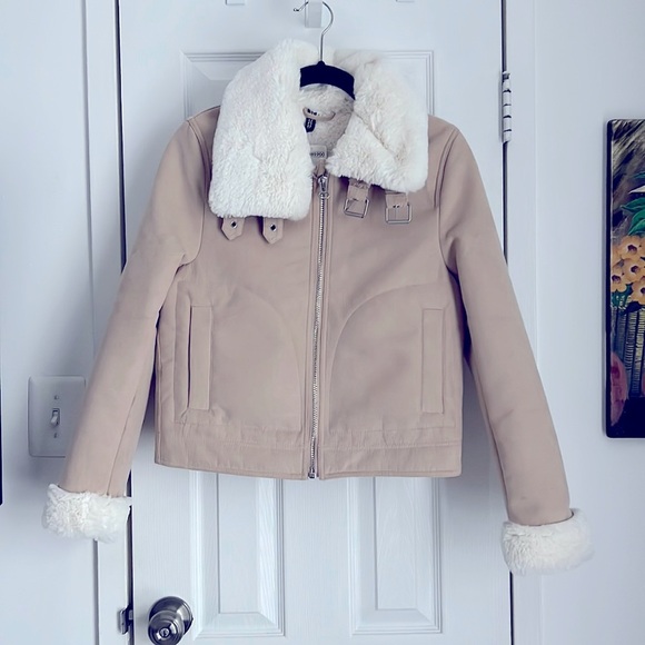 🆕Jacket with Faux Fur Lining, Size 6 - Picture 2 of 8